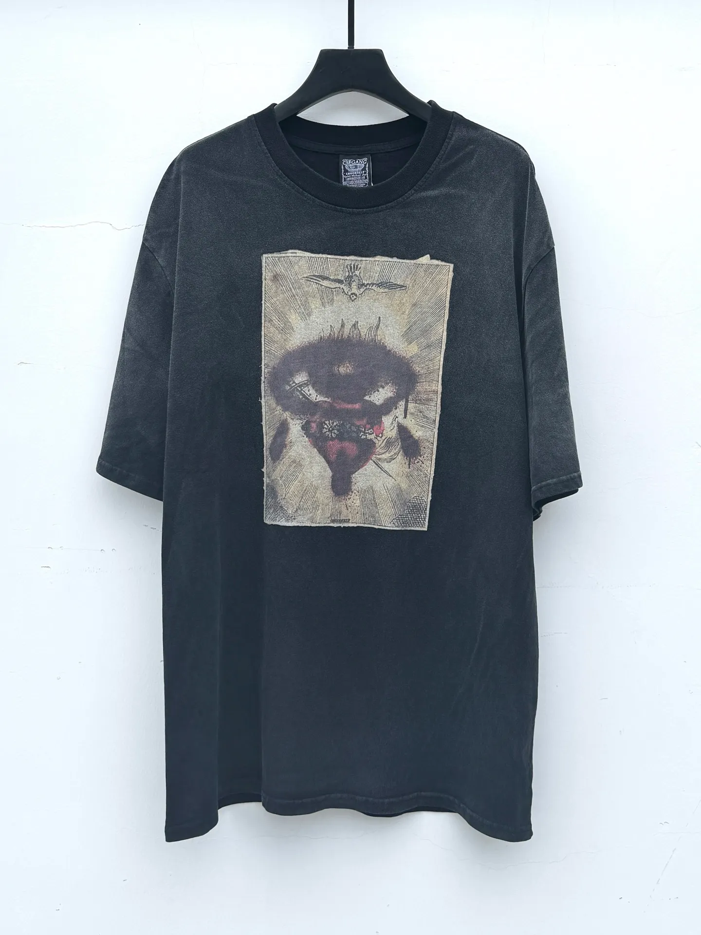 P118 # CTS-08 "Saint Holy Eyes Limited Edition" Heavy distressed washing process, distressed short-sleeved T-shirt, customized heavy brushed vintage texture fabric, white ink direct-jet printing, full texture Size: S M L XL